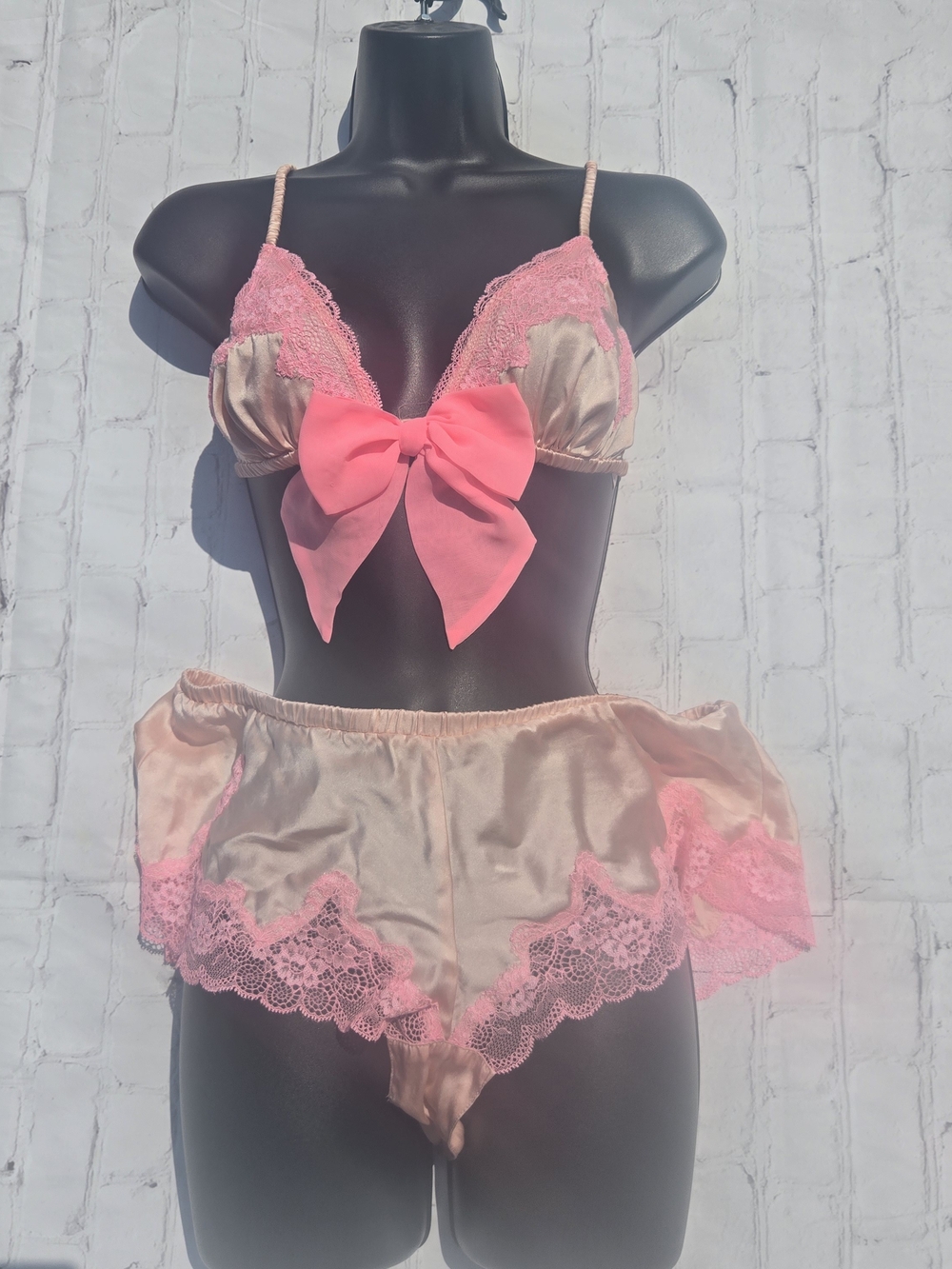 NWoT Victoria's Secret Vintage Sexy SILK Lace Shorts & Bra SET L Chiffon Bow